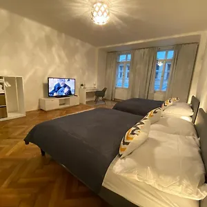 Spacious On Wenceslas Square Praha