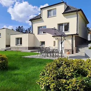  Apartment Apartmanovy Dum Se Zahradou V Klidne Casti Prahy